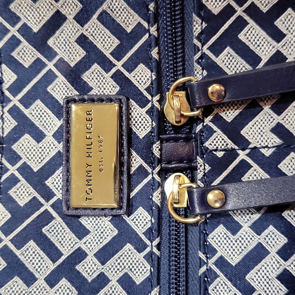 Tommy Hilfiger Purse - Picture 2 of 14